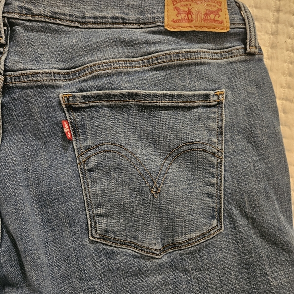Levi's Women's Straight Leg Blue Jeans - Picture 3 of 4